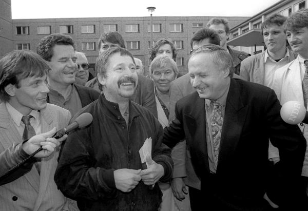 Oskar Lafontaine and Wolf Biermann outside the former Stasi Headquarters (September 1990)