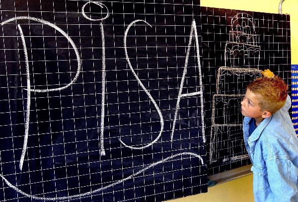 Deutsche Schüler schneiden in der ersten PISA-Studie schlecht ab (28. Juni 2002)