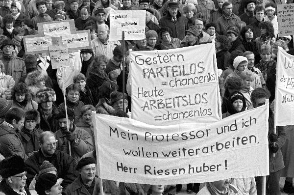 Ostdeutsche Wissenschaftler demonstrieren in Berlin (12. Februar 1991)
