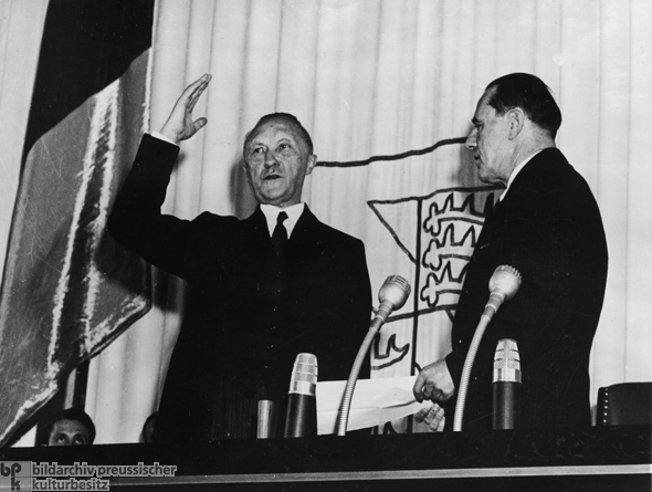 Vereidigung Konrad Adenauers als erster Kanzler der BRD (15. September 1949)