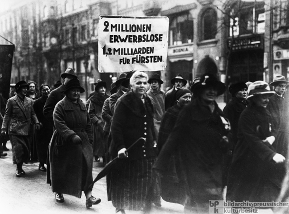 The Unemployed Demonstrate for the Proposed Expropriation of Princely Estates (1926)