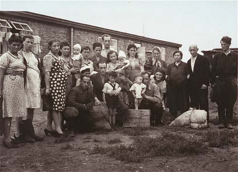 The First Refugees Arrive at the Zeilsheim Camp (1945)