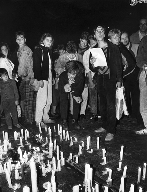 Mit Kerzen für Gewaltlosigkeit (23. Oktober 1989)