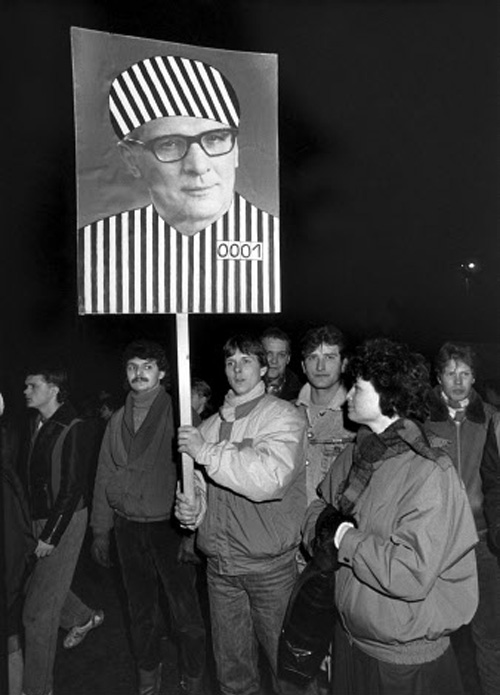 Demonstrators Demand the Imprisonment of Honecker (December 11, 1989)