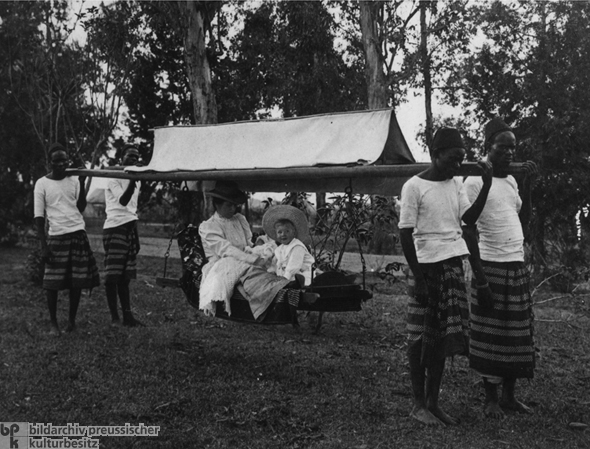 Personenbeförderung von deutschen Beamten in Ost-Afrika (um 1905)