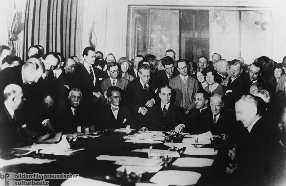 Signing the Young Plan in the Hotel George V in Paris (June 7, 1929)