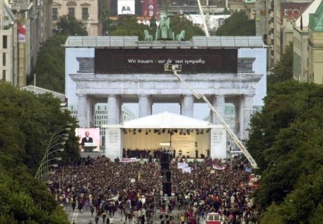 Trauerfeier für die Opfer des 11. September in Berlin (14. September 2001)