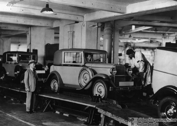 Dr. Opel Presides as the 10,000th Opel Rolls off the Line (1931)