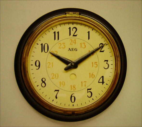 Peter Behrens, AEG Clock (1908)