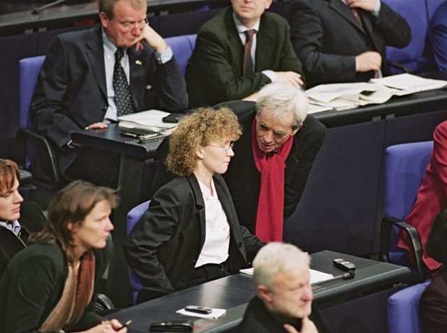 Bundestagsdebatte um Bundeswehreinsatz in Afghanistan (16. November 2001)